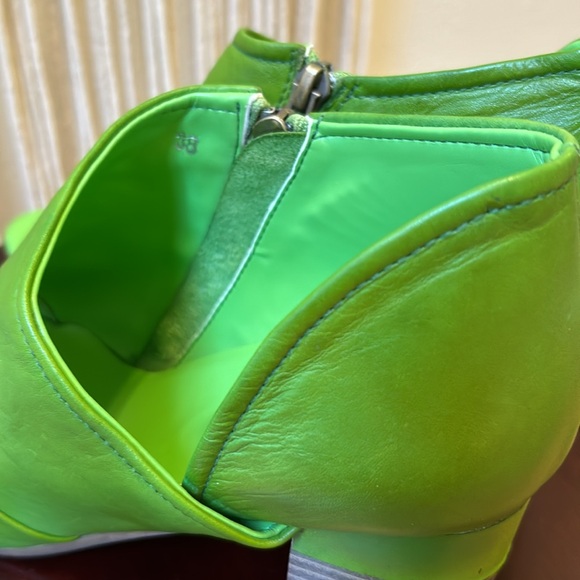 Like new Gorgeous Lime Green Sandals with Stacked Heel - Picture 6 of 7